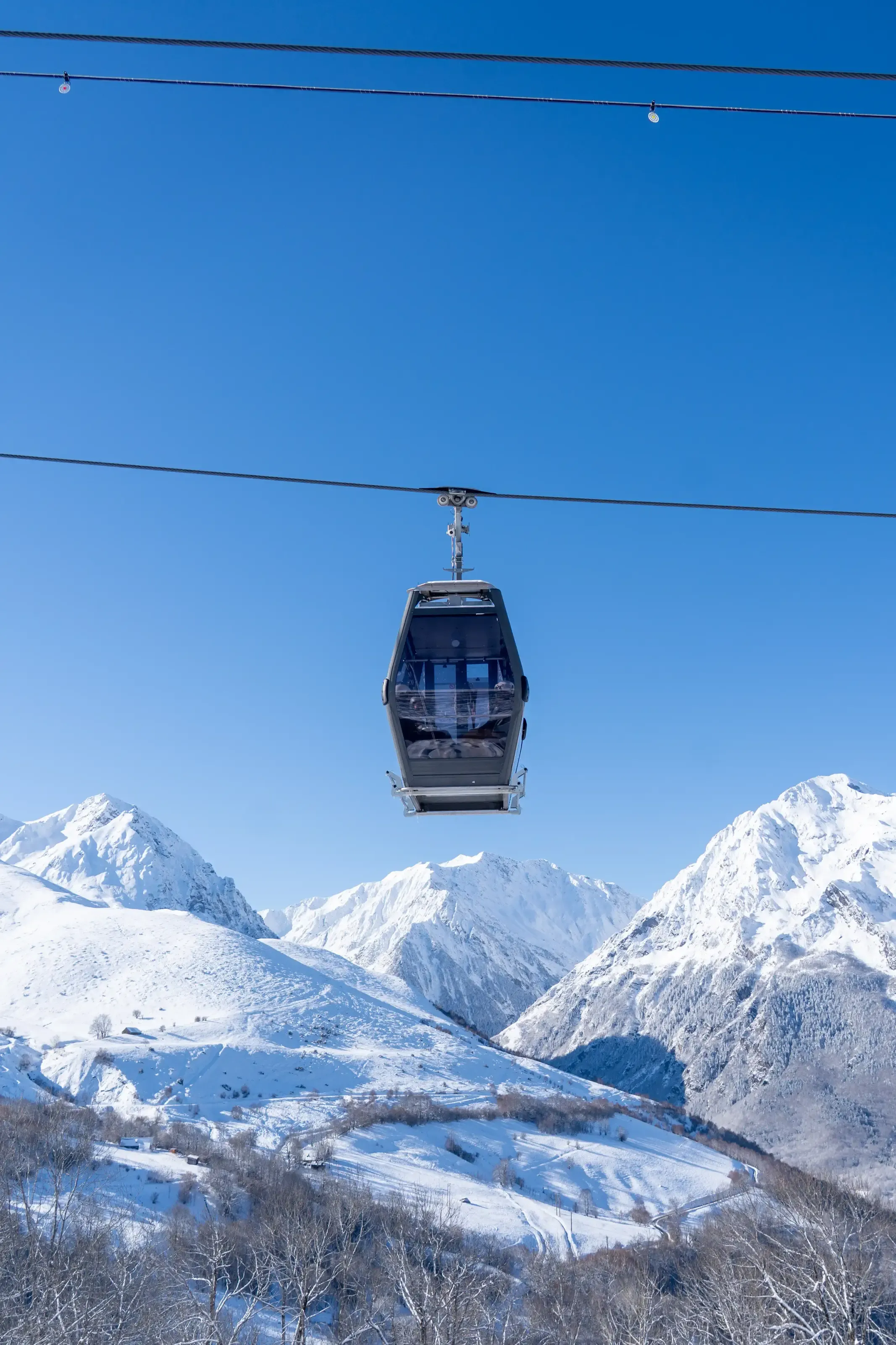 Le Skyvall un jour de grand soleil et de neige.