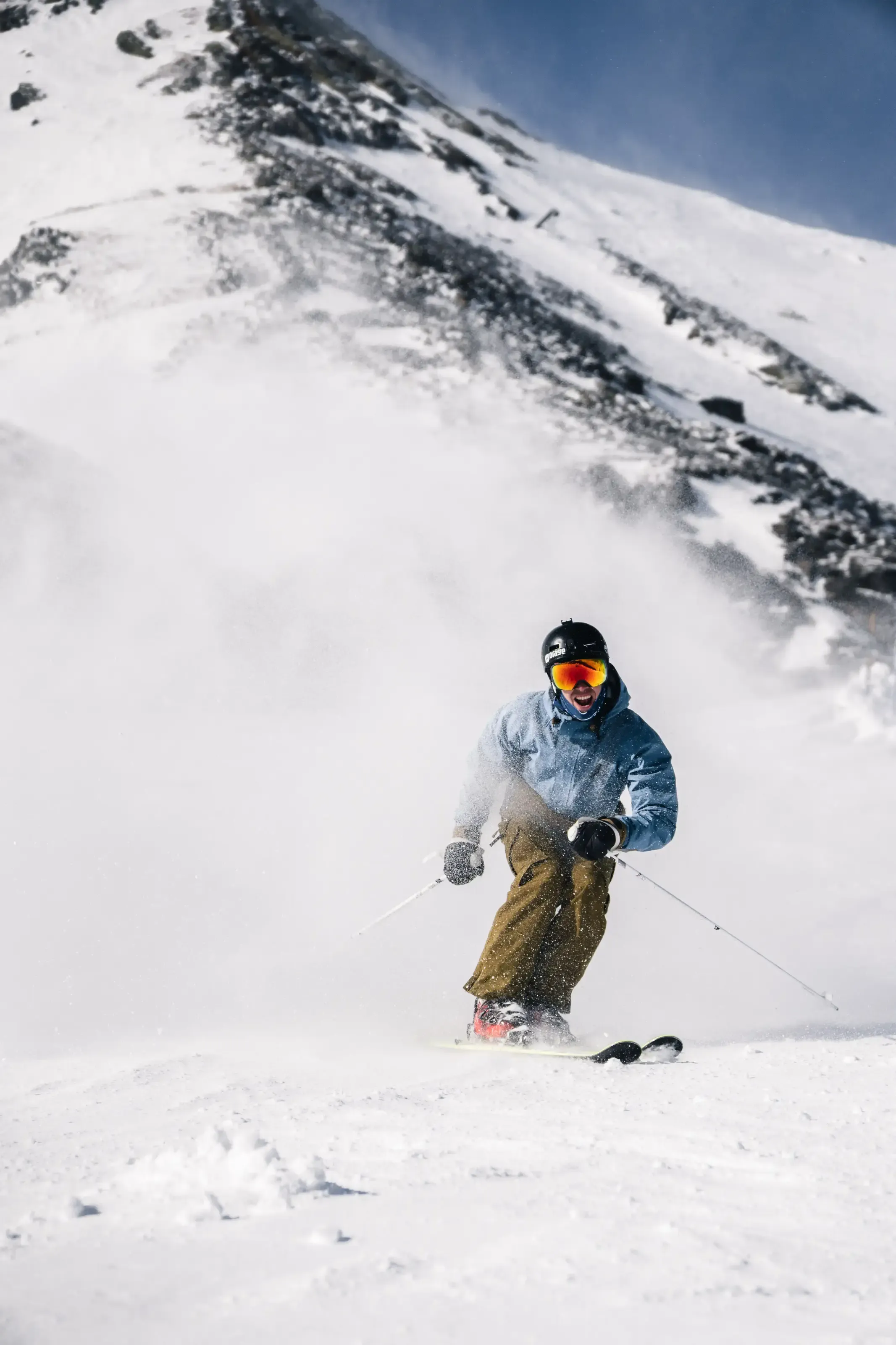 Un skieur sur la piste Sarrous.