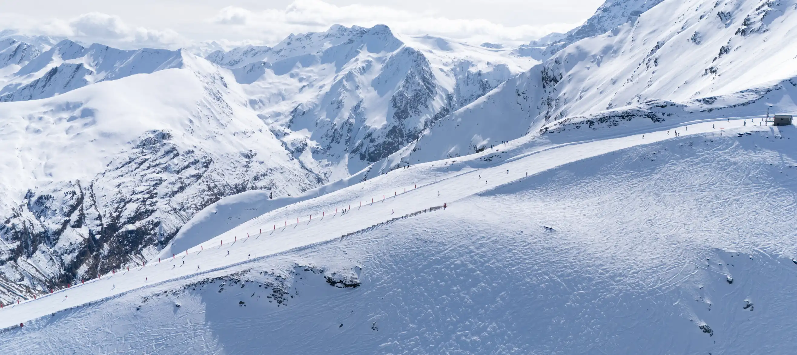 View of the snowy slopes of Piau Engaly in the sun