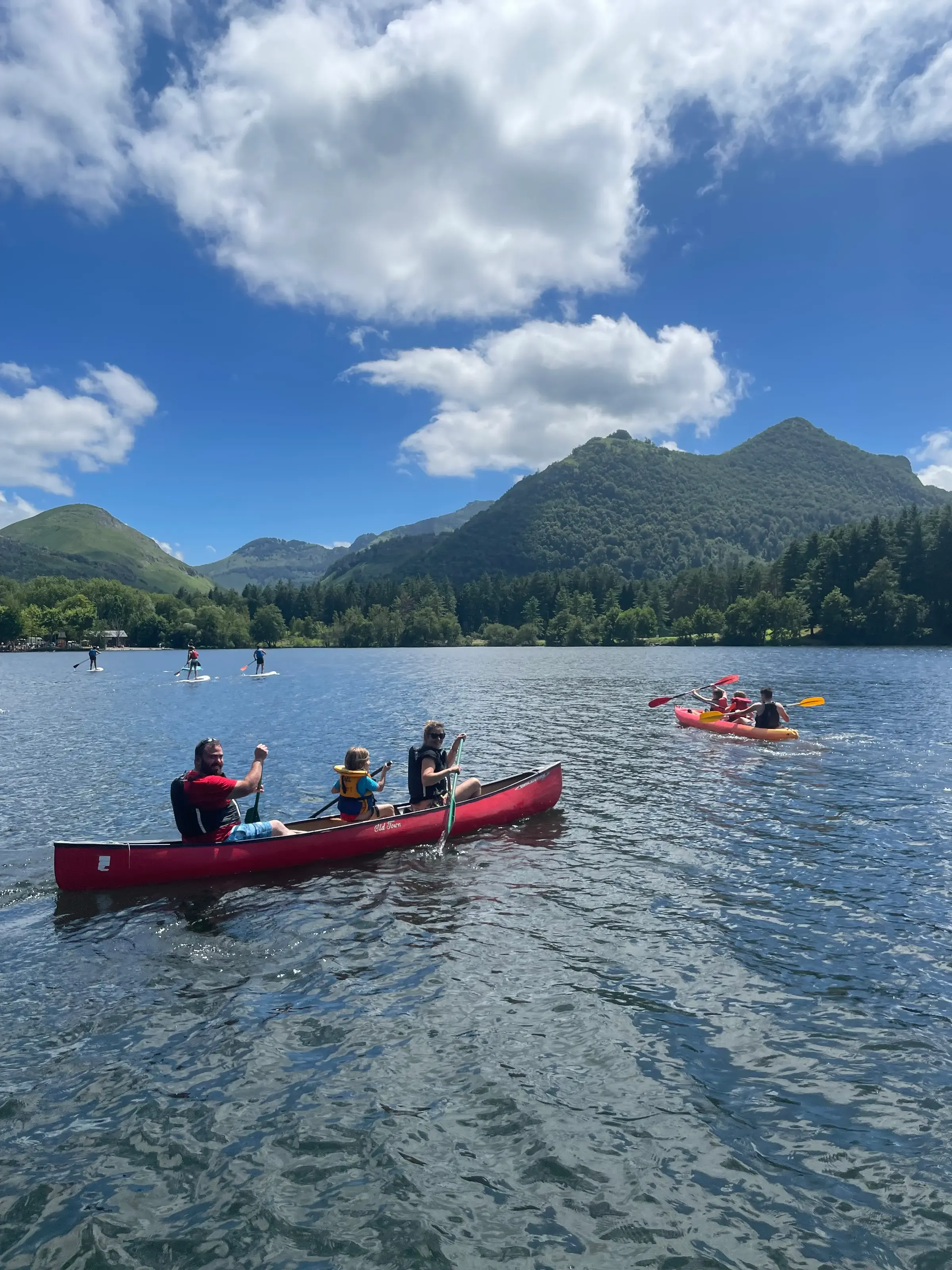 Canoe en famille sur le lac de Lourdes