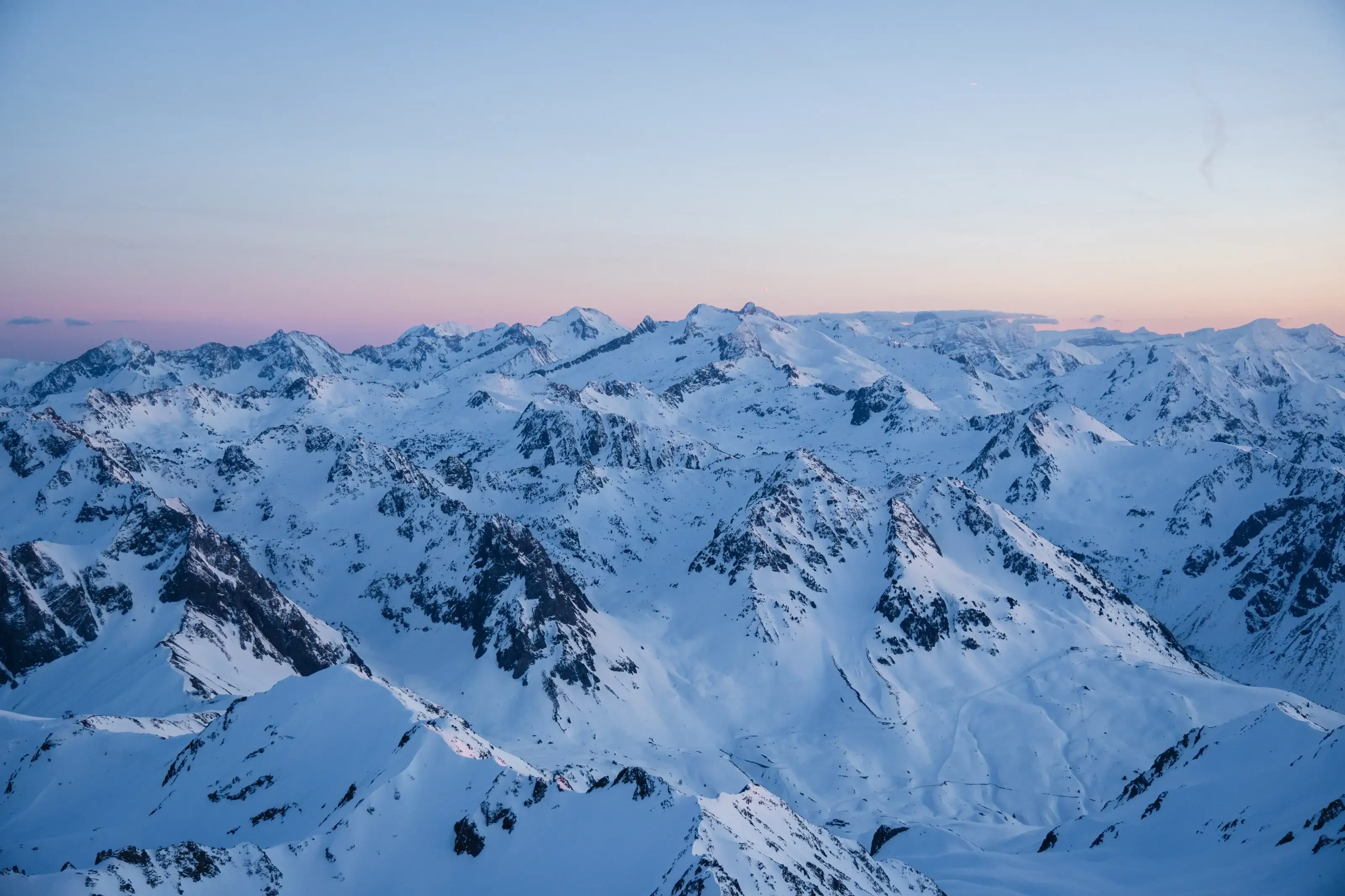 vu de la chaine des pyrenees depuis le pic du midi