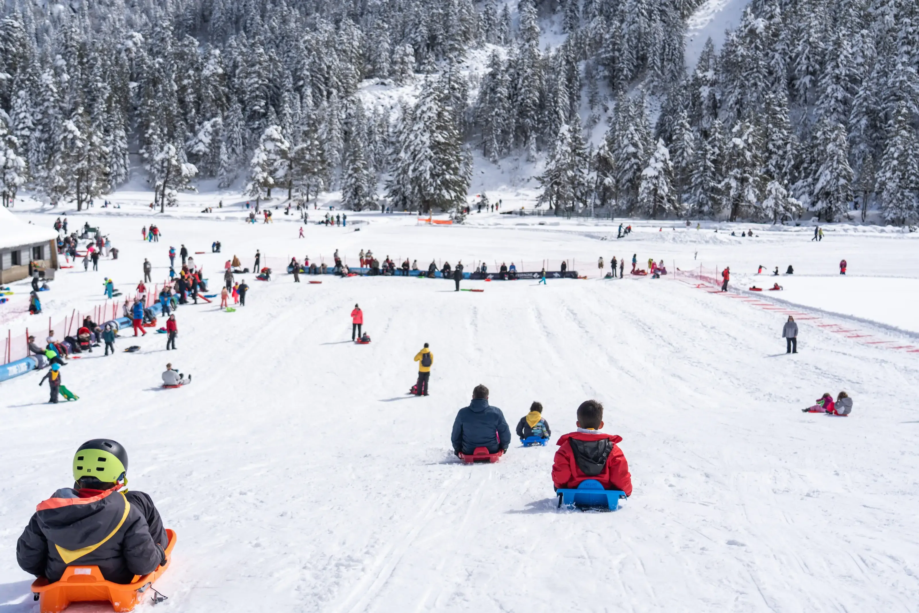 enfants en luge a cauterets