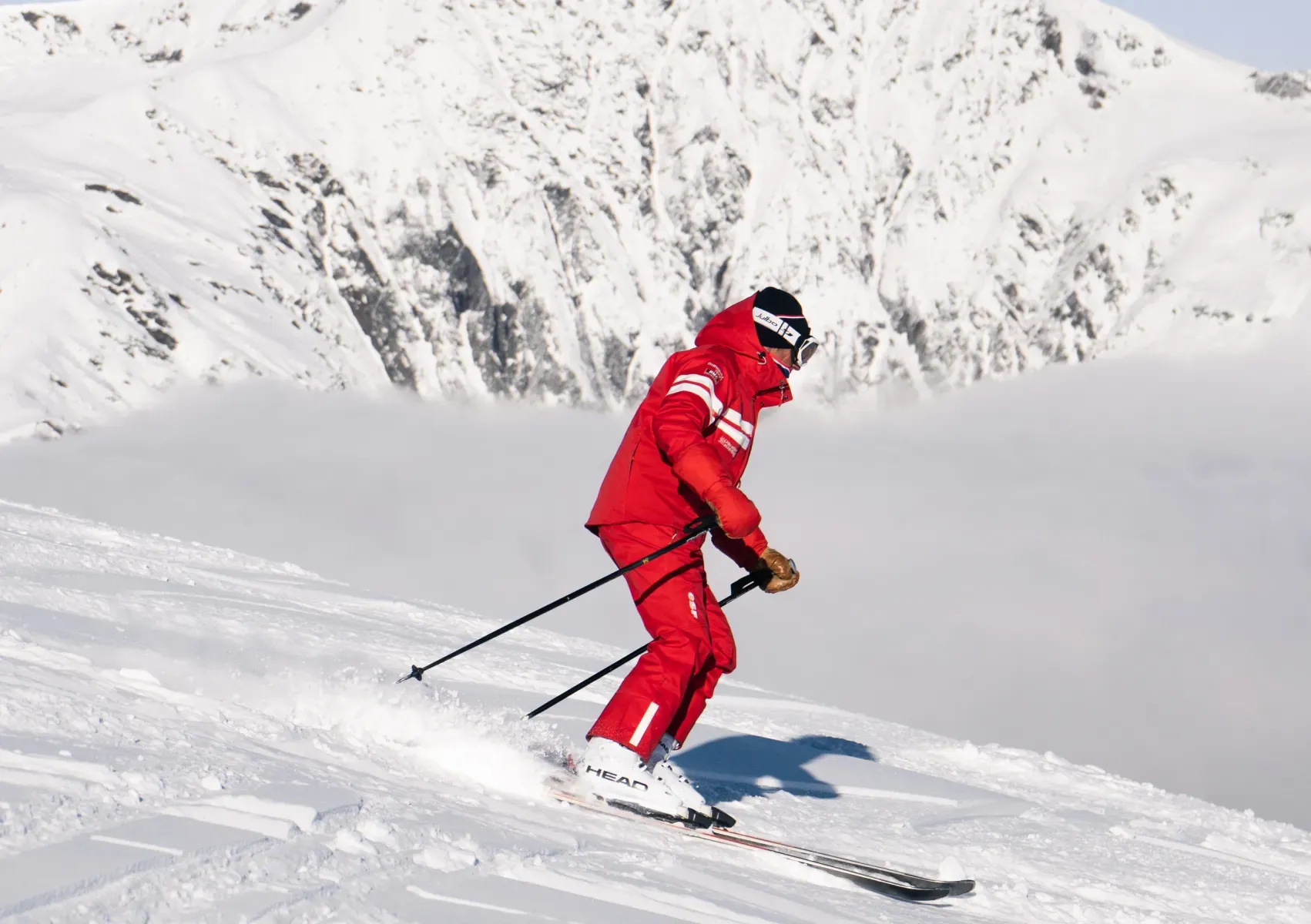 Moniteur de ski sur les pistes