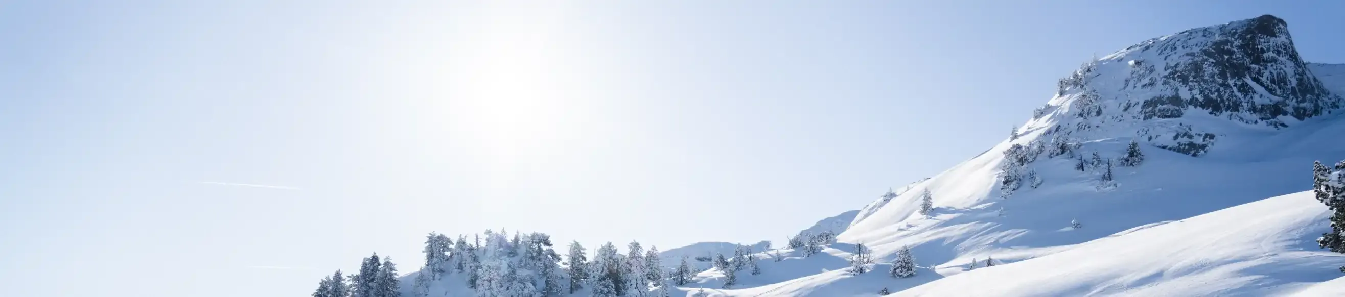 Panorama of La Pierre Saint Martin under the sun and snow