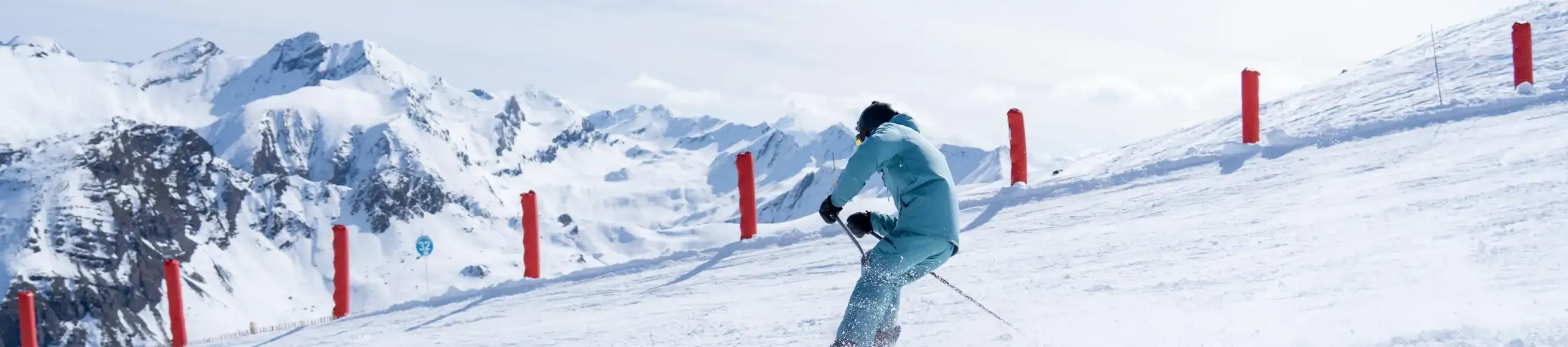 Skiers on the slopes of Piau Engaly
