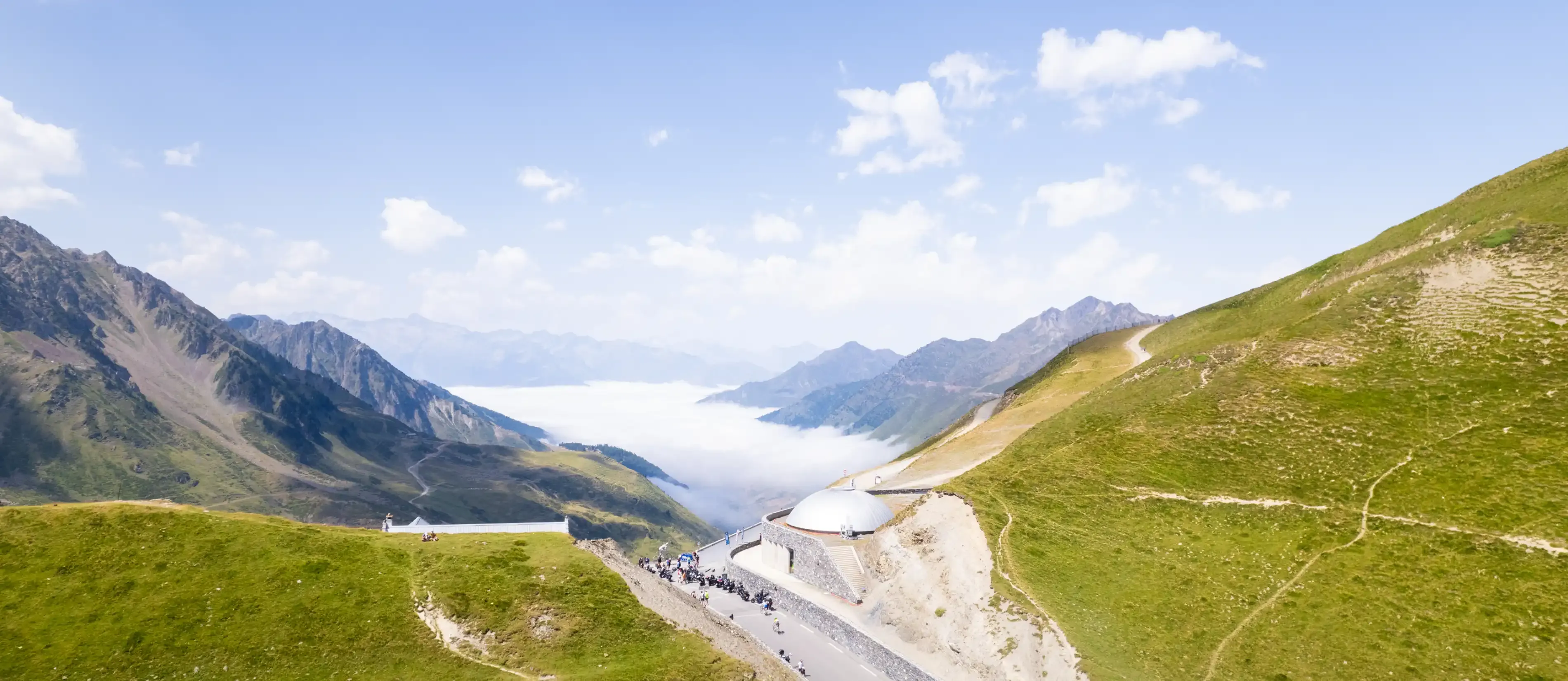 en haut du col du tourmalet en ete