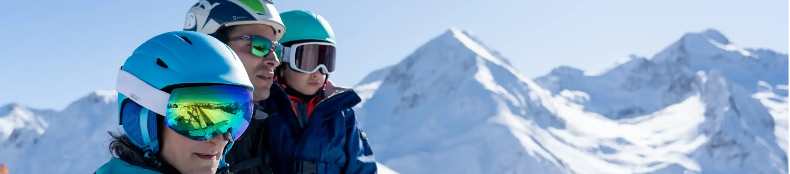 family on the slopes of Peyragudes