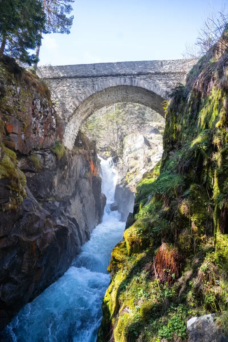 Pont d'Espagne vu d'en-dessous