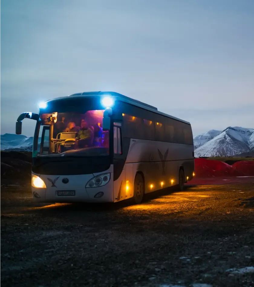Bus au milieu des montagnes