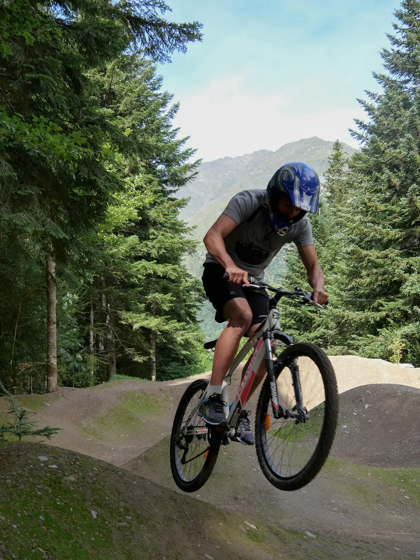 Rider sur le circuit du Fabian Bike Center