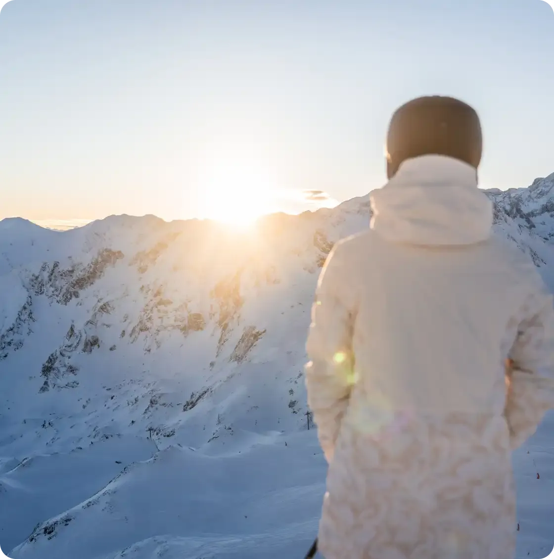 skieur-coucher-soleil-pyrenees