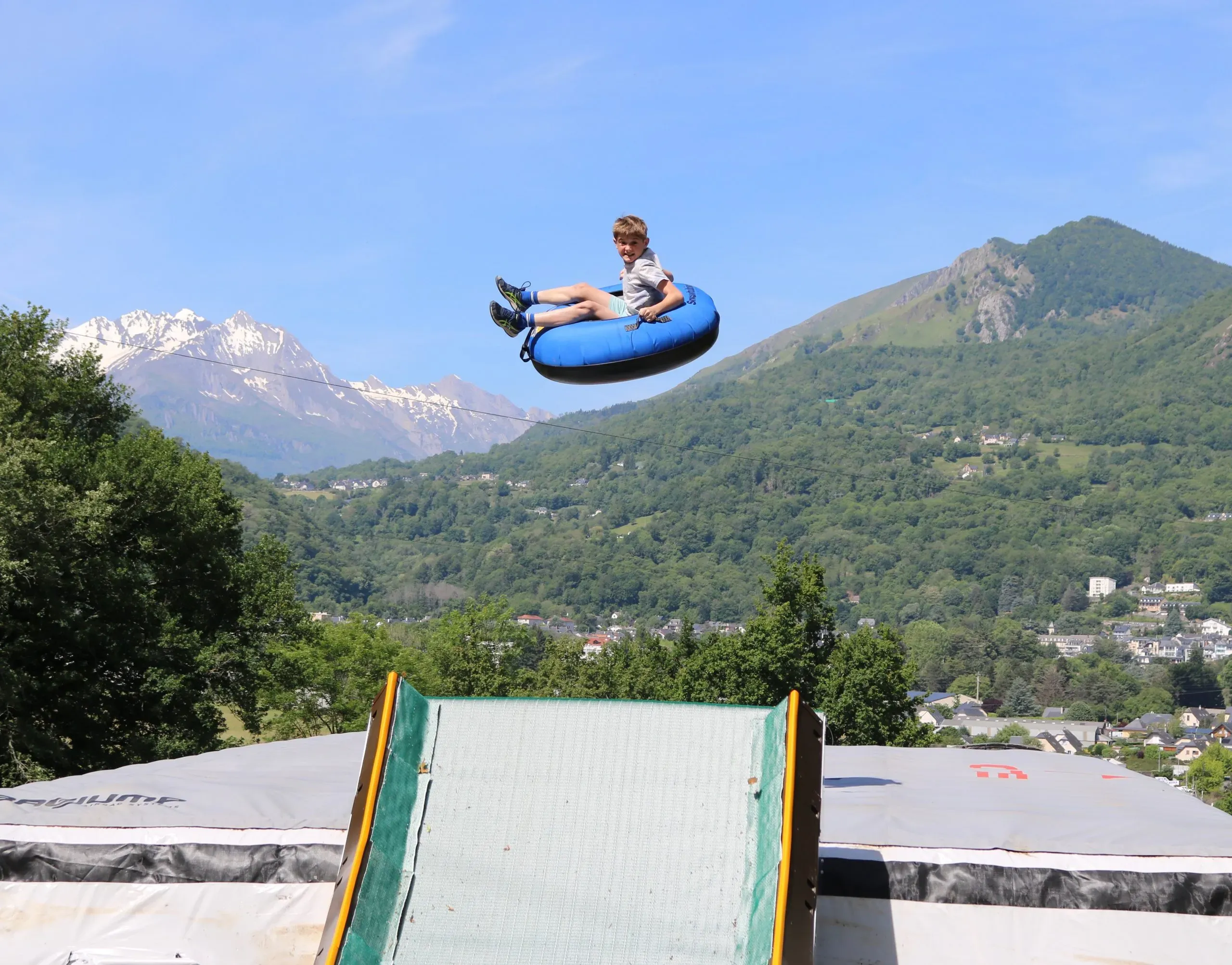 Enfant sur activité skyzone