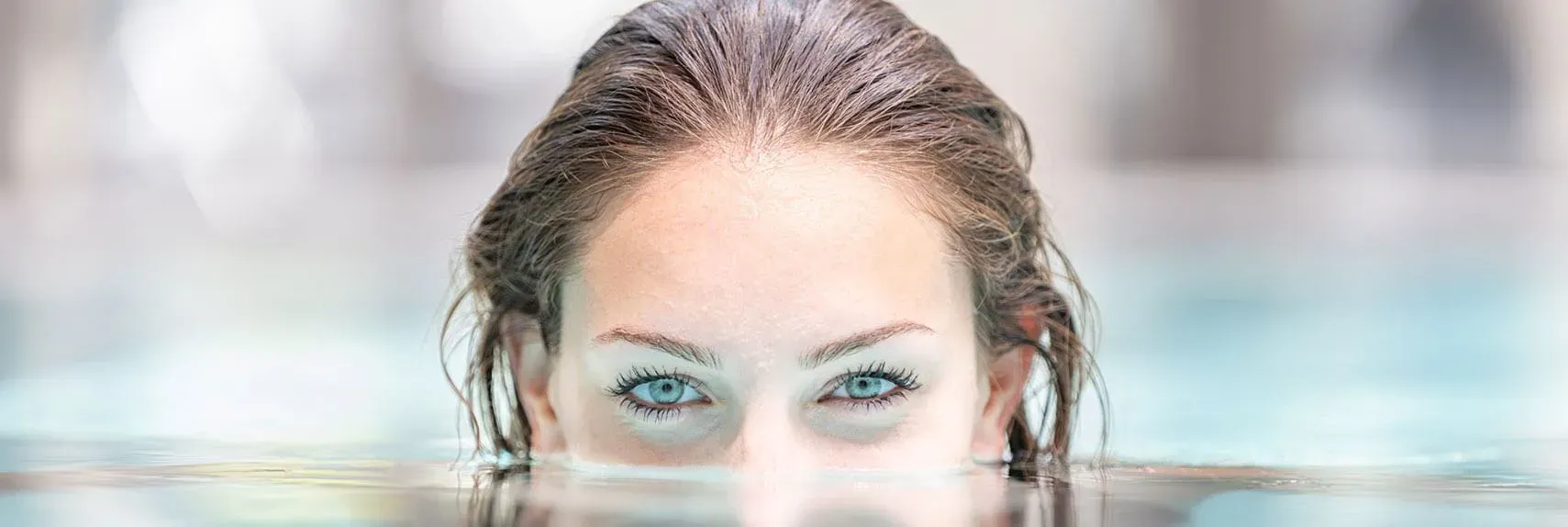 femme dans l'eau bains du rocher
