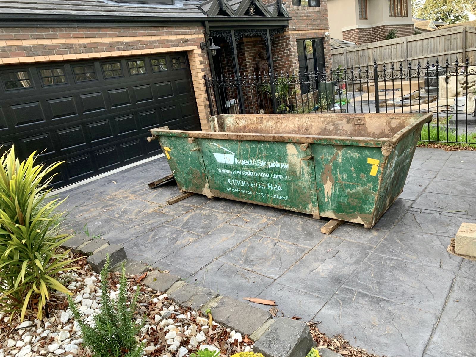 sKIP BIN HIRE