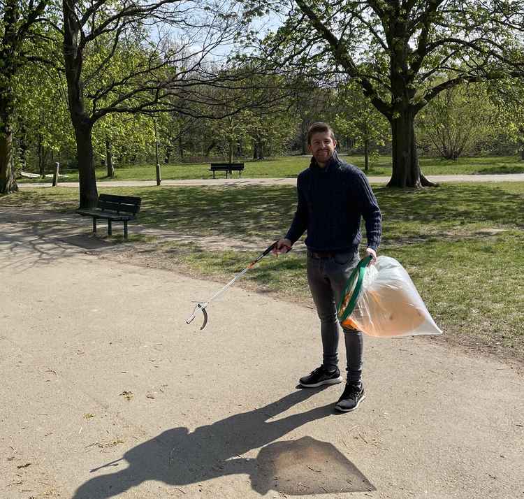 Tom Mytton at today's litter picking event (21 April) | @TMytton90 on Twitter