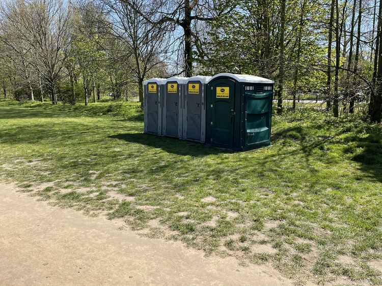 The new temporary toilets on Tooting Common | @TMytton90 on Twitter