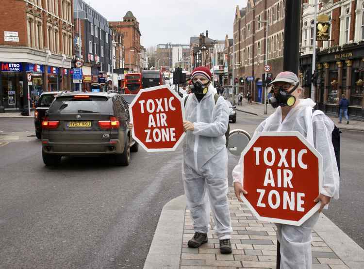 Toxic Air Zone, Clapham Junction. Credit: FULouGraphy