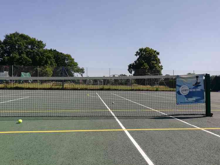 Old Deer Park has five tennis courts