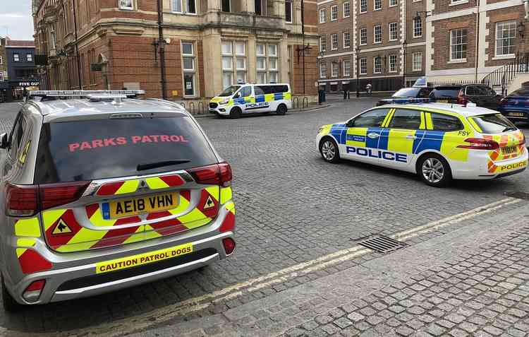 Police cars in Richmond. Photo by @MPSsthRichmond