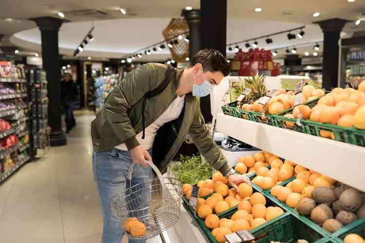 Man wearing a face mask while shopping