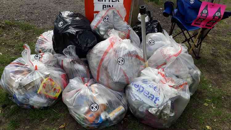 Some of the rubbish they collected. Photos by @XRRichmondUK on Twitter