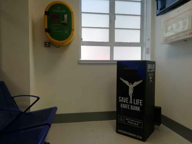 Knife bank and defibrillator