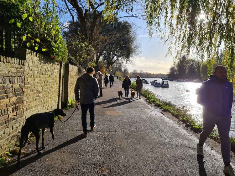 A sunny day on Richmond Riverside