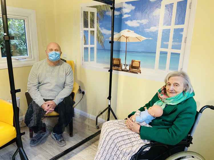 Luing visited his mum, Josephine, 84, on Monday morning. Credit: Cecil Court, Kew