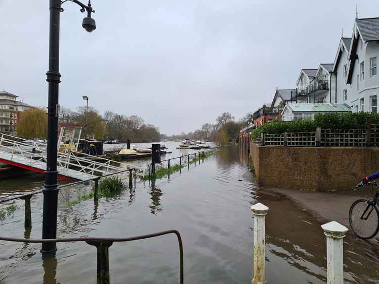 Richmond Riverside path was totally blocked