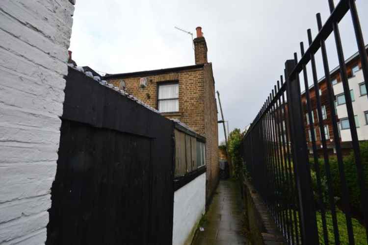 End terrace house on Trinity Cottages