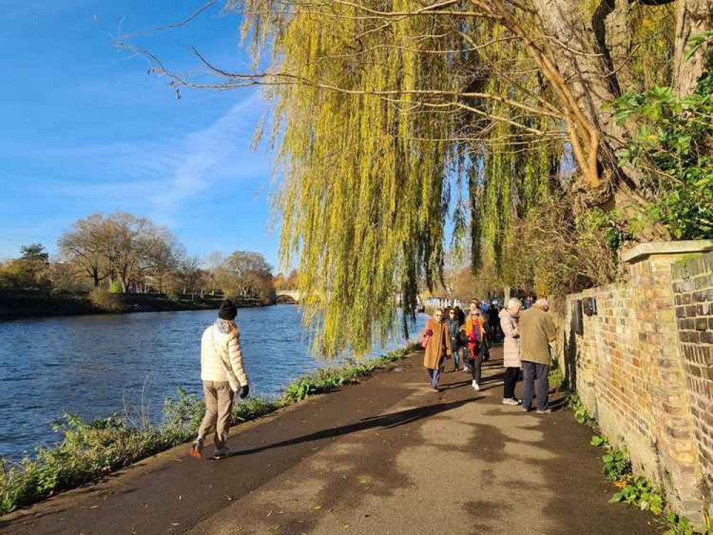 A sunny day on Richmond Riverside