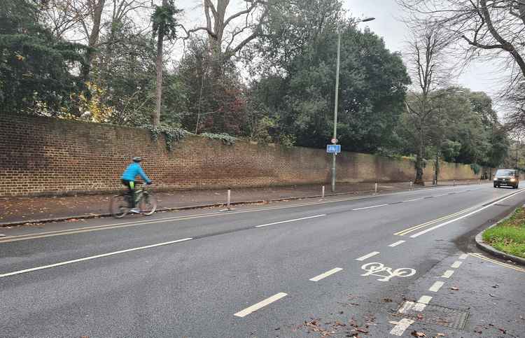 Cyclist uses the protected space