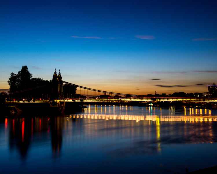 Hammersmith Bridge before it was fully closed