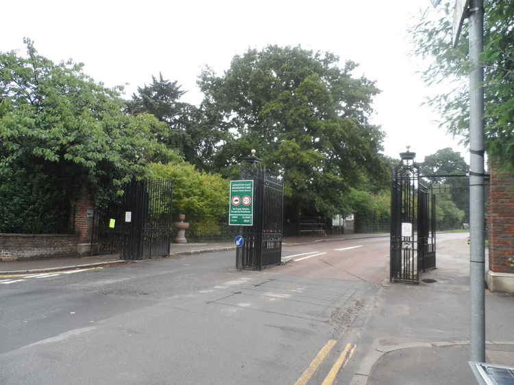 Kingston Gate, Richmond Park © Copyright Bikeboy