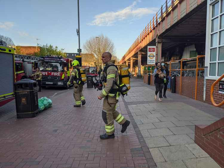 Fire at Clapham Junction today (Image: Ellie Brown)