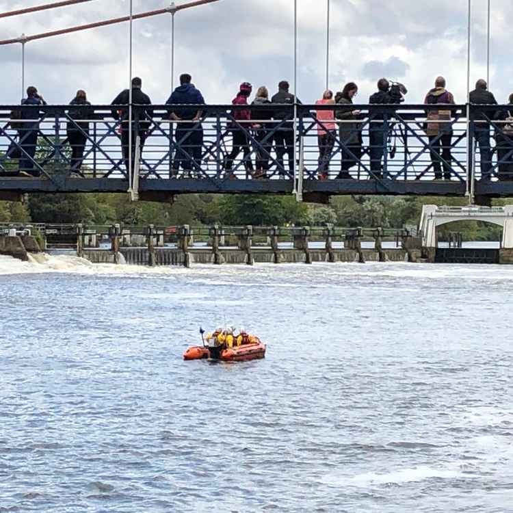 Onlookers on Teddington footbridge (Image: Stuart Higgins)