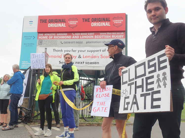 Richmond and Twickenham Friends of the Earth (RTFoE), Richmond Cycling Campaign, Extinction Rebellion, and various other environmental groups staged a protest (Image: RTFoE and Richmond Cycling Campaign)