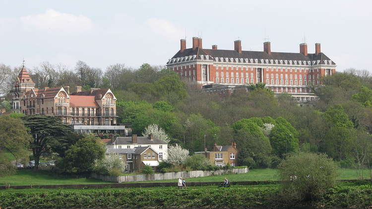 The old Star and Garter Home (right) (Image: Cristian Bortes)