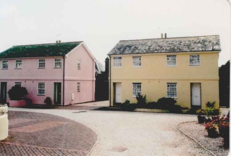 Cleveland Place cottages, 1995. Picture: Dawlish Local History Group and Dawlish Museum Archives