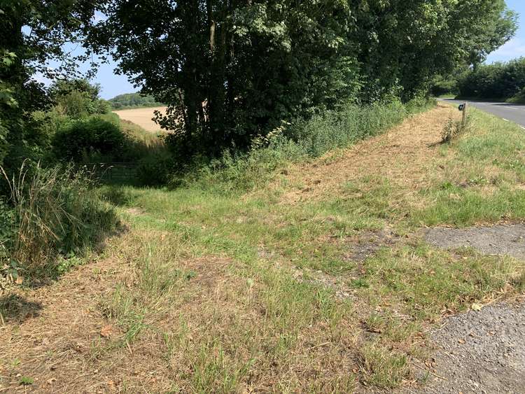 After a lay-by and field entrance on you right, take the footpath on the left