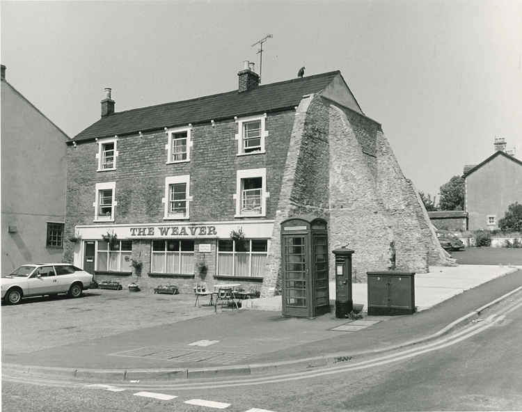 This photo from the Somerset Mystery site shows the pub in the 1980s