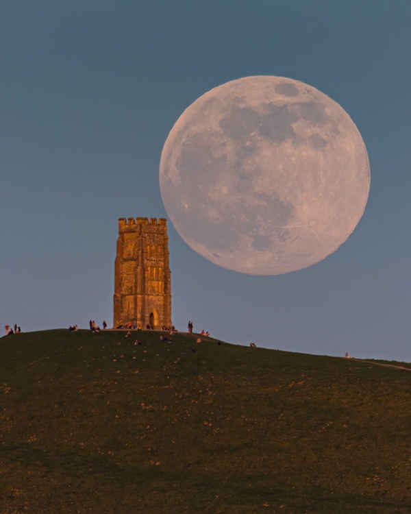 Later in May another chance to capture a super moon : Image by Society Secretary, Sandy Whitton.