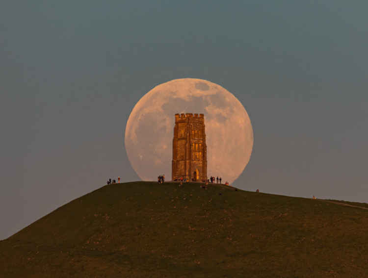 A supermoon is officially when the moon is within 10 per cent of its closest distance to earth. Image : Sandy Whitton.