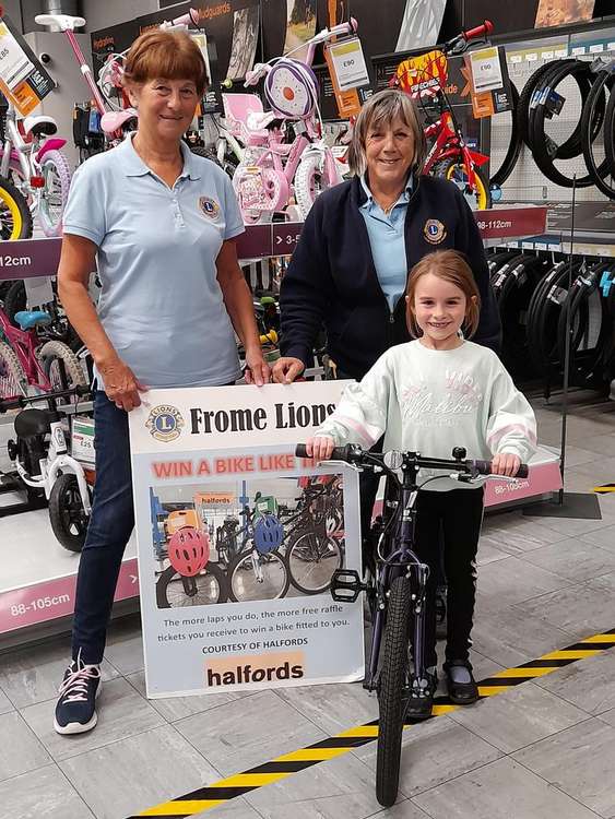 The winner is flanked by Judy Chant (left) and Allison Rumming - both members of The Lions Club of Frome