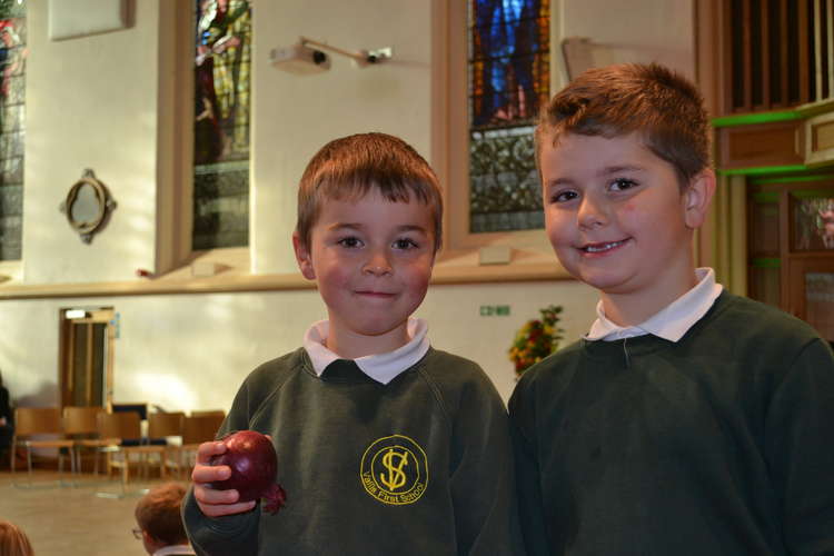 These two youngsters certainly seem to know their onions