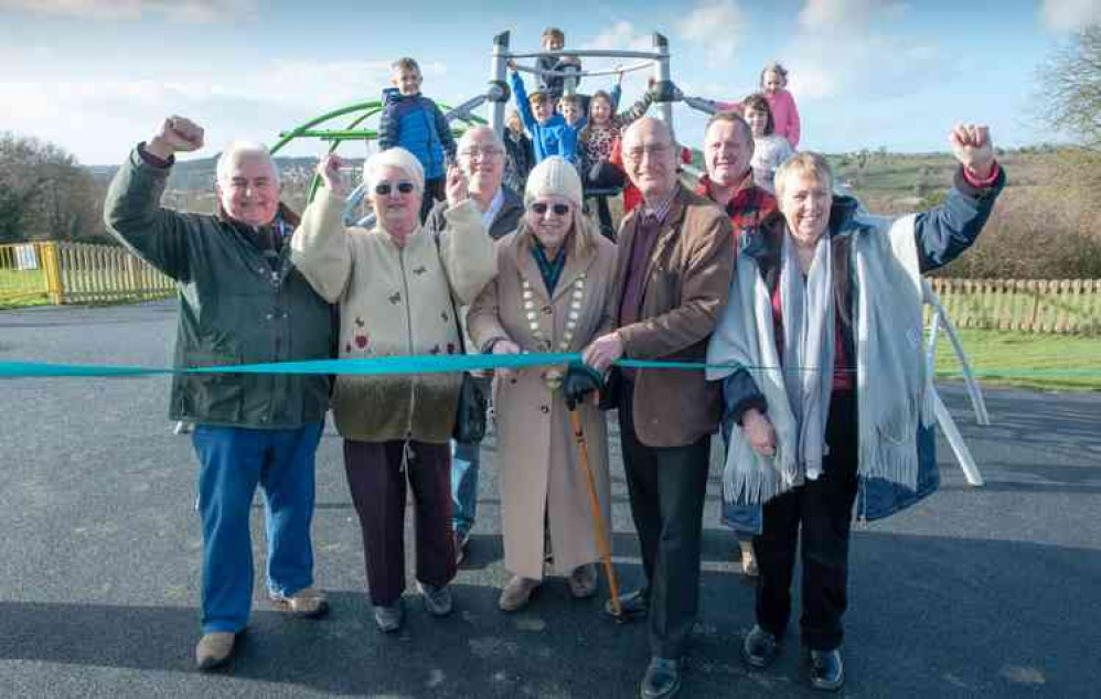 l-r  Parish councillor Ron Hopkins, Parish Councillor Pat Williams, Councillor Robin Moss, Councillor Eleanor Jackson, Councillor Paul Crossley, Parish Councillor Geoff Fuller and Parish Councllor Lesley Mansell.