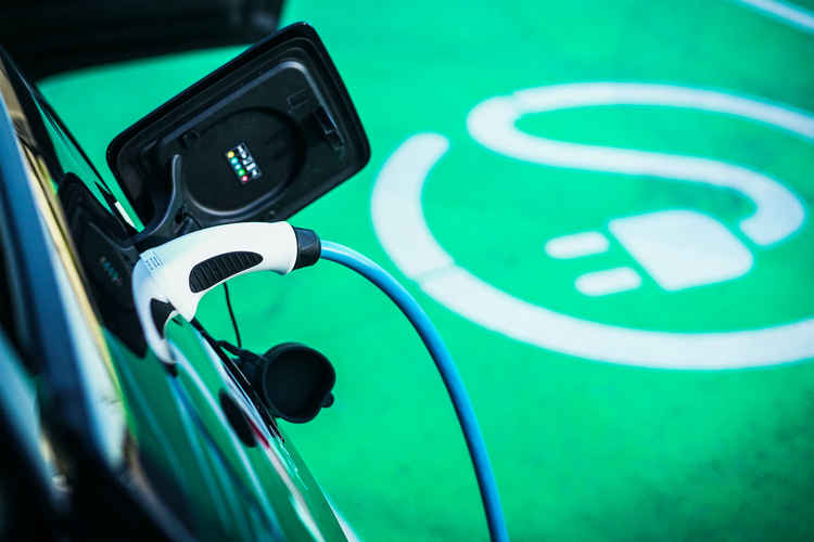 Ofgem to build infrastructure for 3,550 new ultra-rapid charging points on motorways and in towns