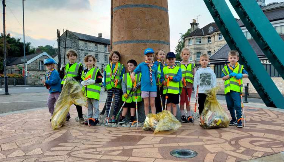 Radstock Beavers during their litter pick