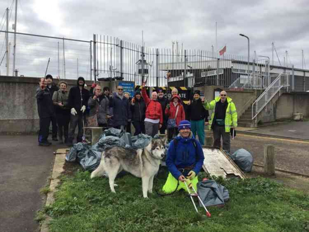 The litter pick hosted by the Grays Beachcombers on Sunday 1 December with Wayne Dixon and Koda