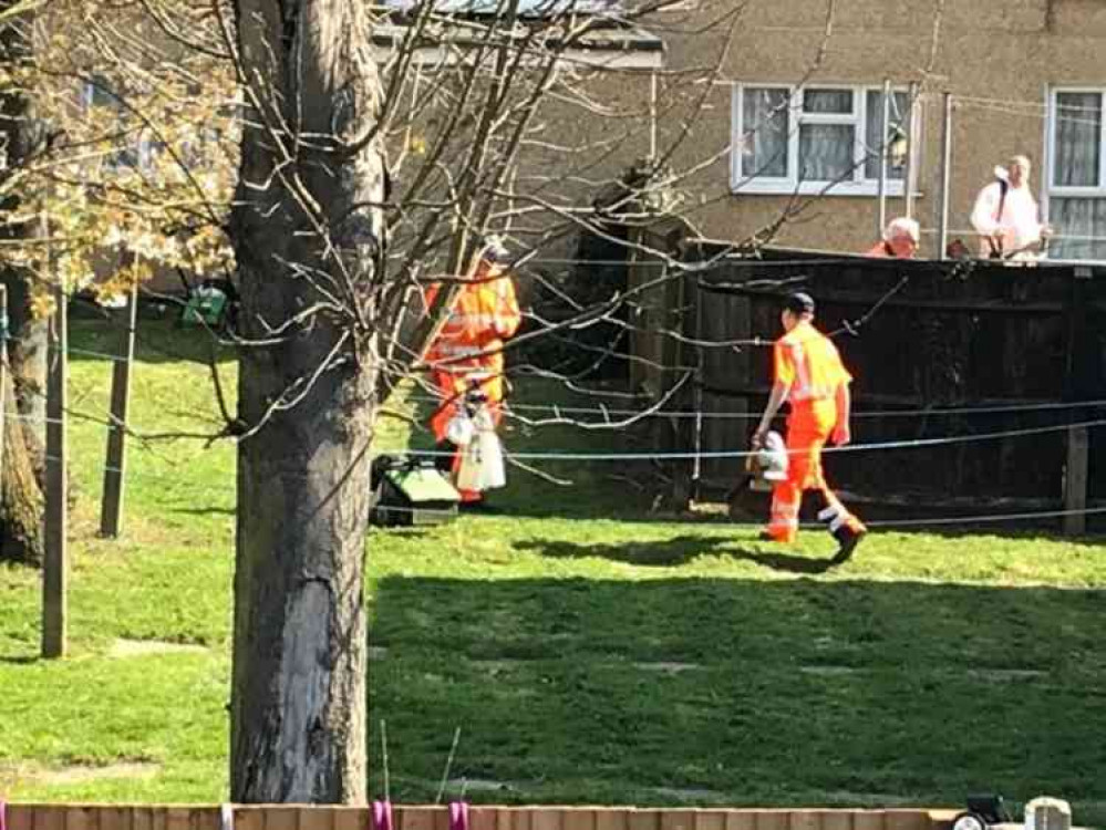 Council workers pictured in South Ockendon this morning